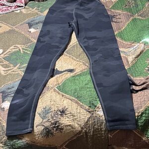 ALO Yoga Dark Gray Camouflage Leggings